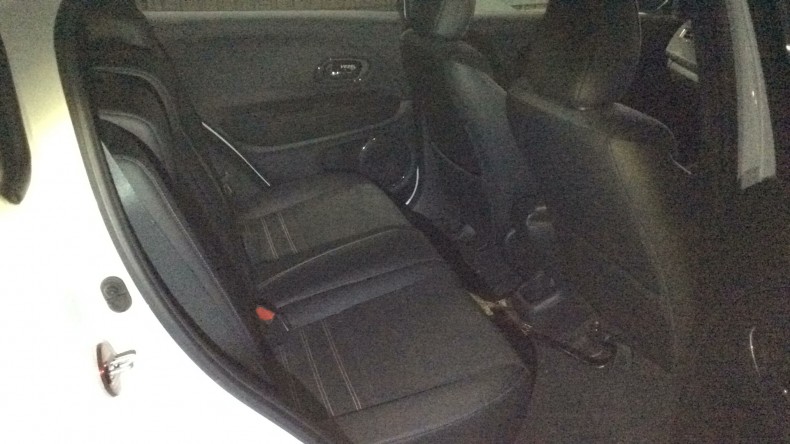 内装後方シート