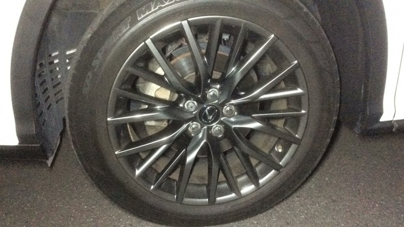 タイヤホイール前