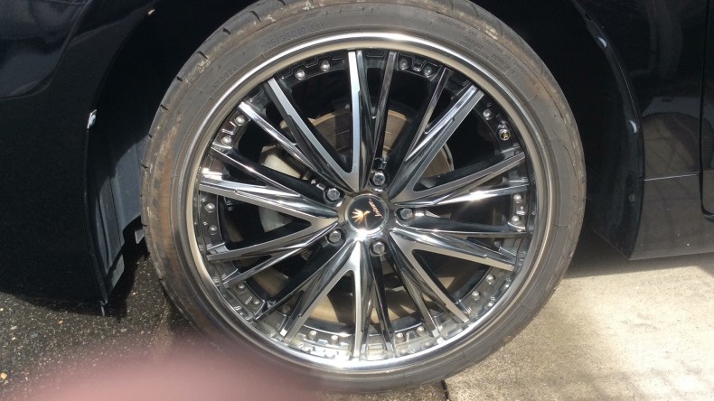 タイヤホイール前