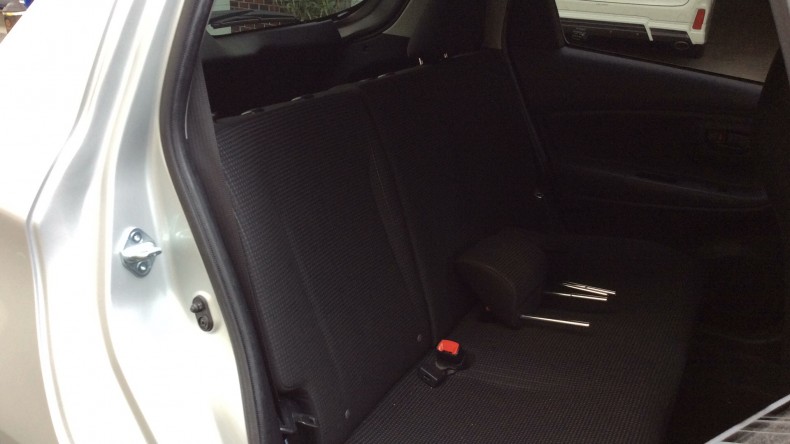 内装後方シート