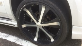 タイヤホイール前