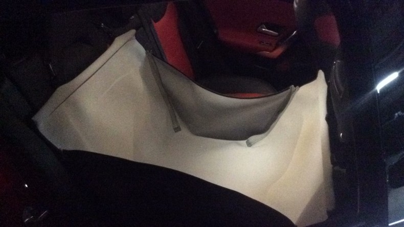 内装後方シート