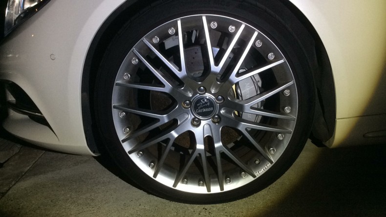 タイヤホイール前