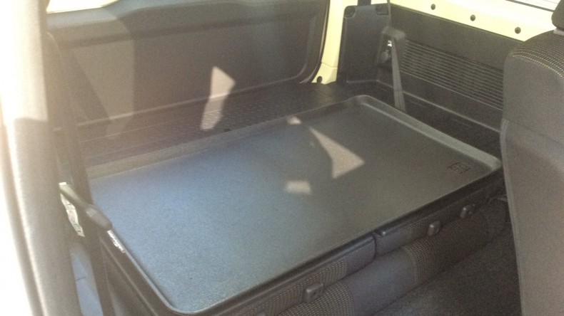 内装後方シート