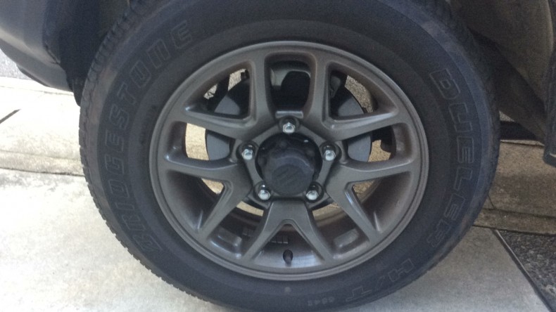 タイヤホイール前