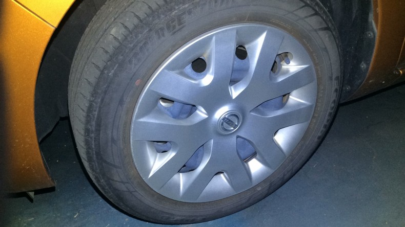 タイヤホイール前