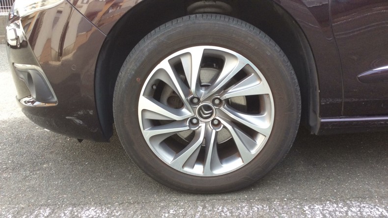 タイヤホイール前