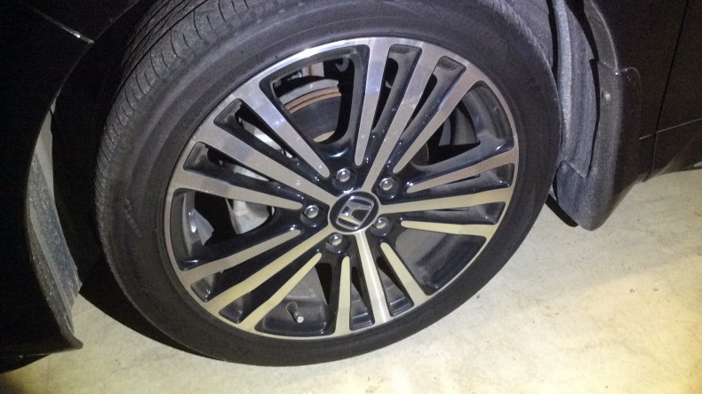 タイヤホイール前