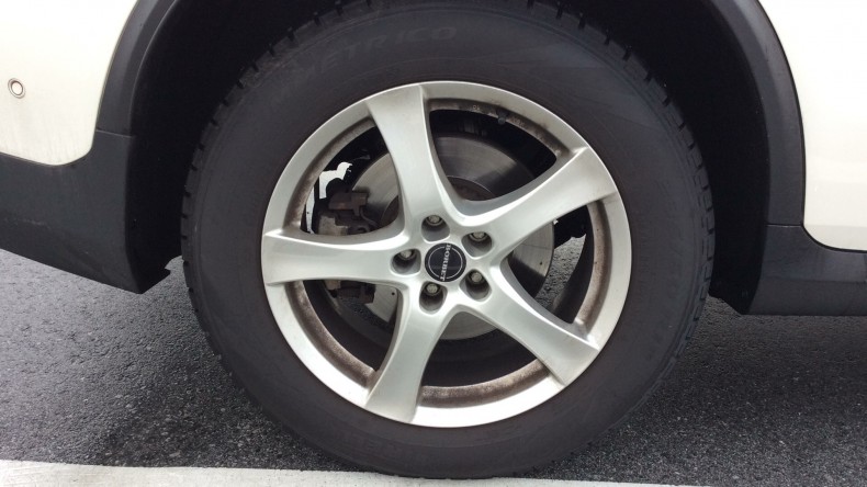 タイヤホイール前