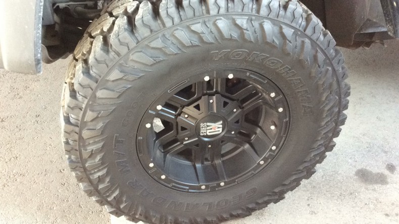 タイヤホイール前