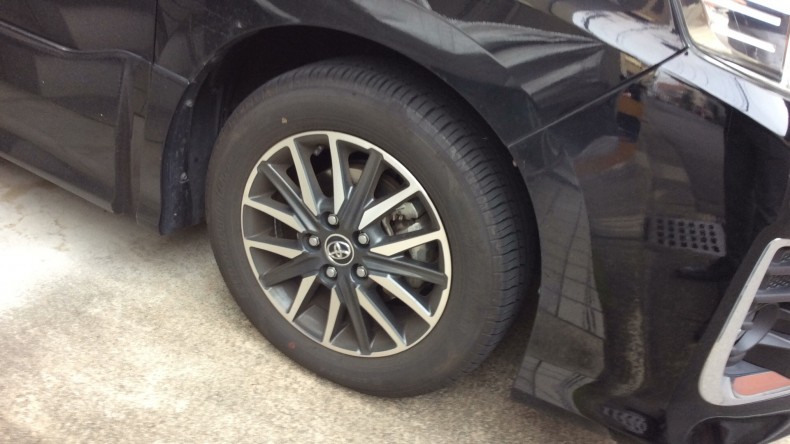 タイヤホイール前