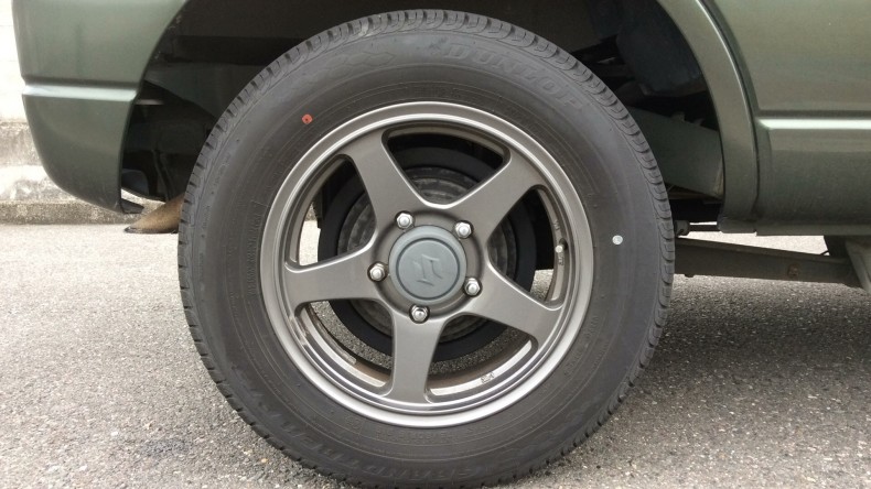 タイヤホイール前