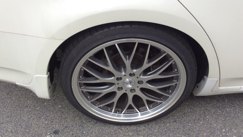 タイヤホイール前