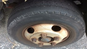 タイヤホイール前