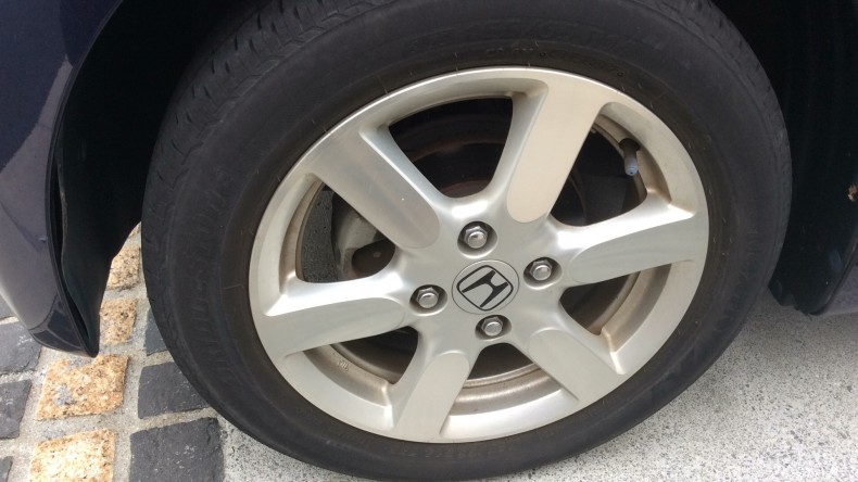 タイヤホイール前