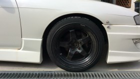 タイヤホイール前