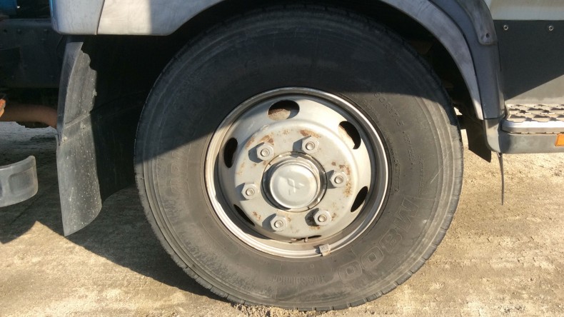 タイヤホイール前