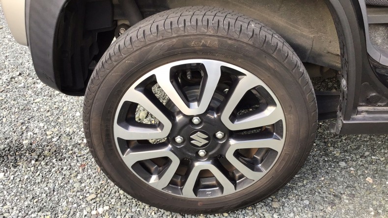 タイヤホイール前