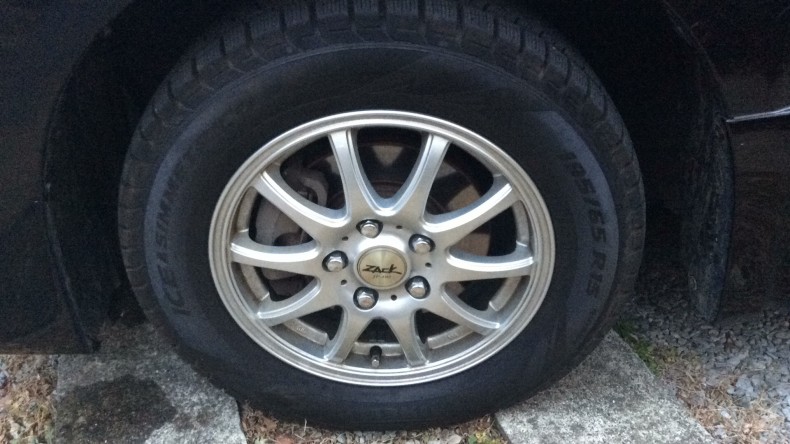 タイヤホイール前