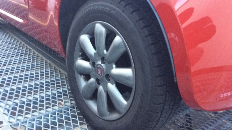 タイヤホイール前