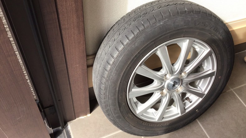 タイヤホイール前