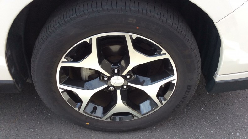 タイヤホイール前