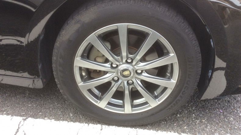 タイヤホイール前