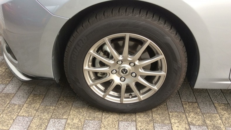 タイヤホイール前