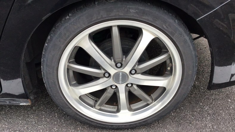 タイヤホイール前