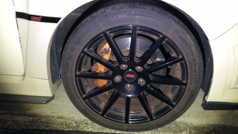 タイヤホイール前