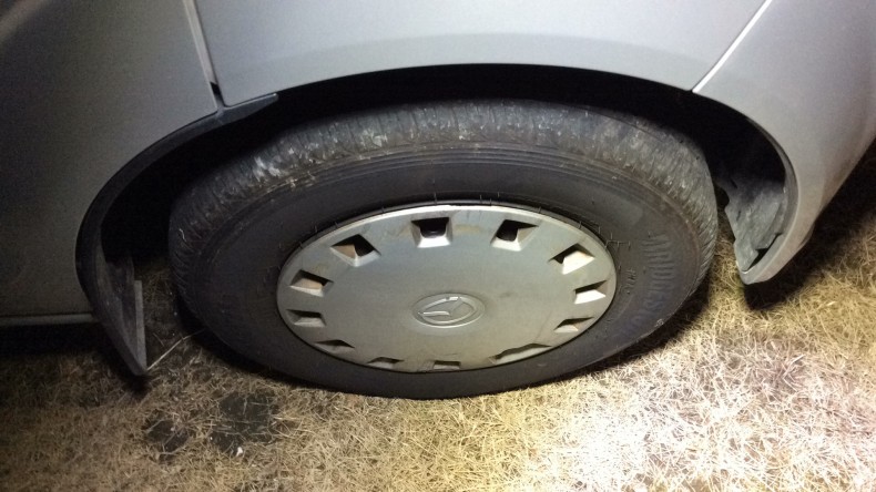 タイヤホイール前