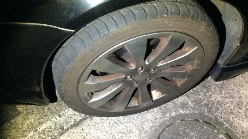 タイヤホイール前