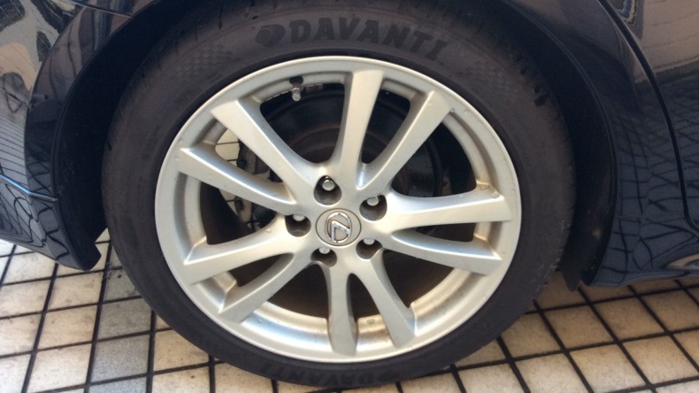 タイヤホイール前