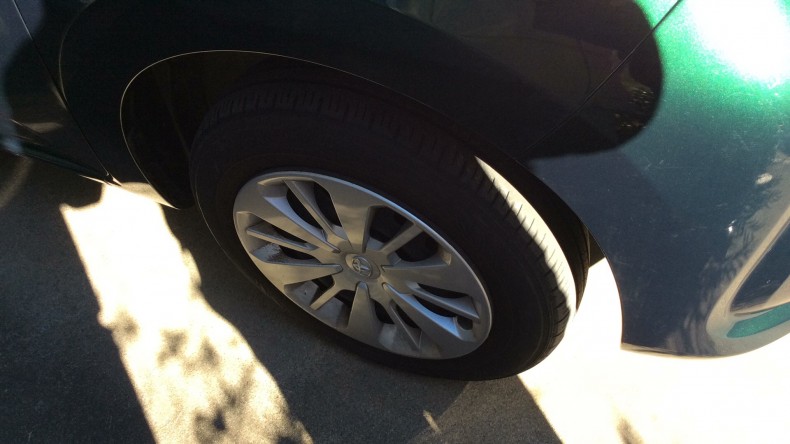 タイヤホイール前