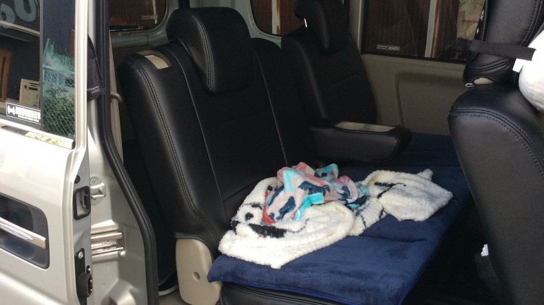 内装後方シート