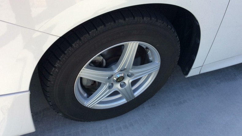 タイヤホイール前