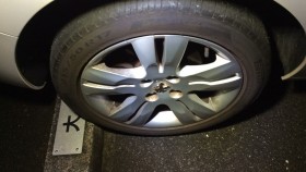 タイヤホイール前