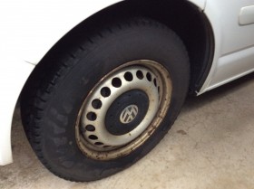 タイヤホイール前