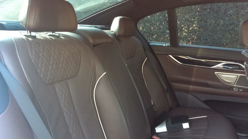 内装後方シート