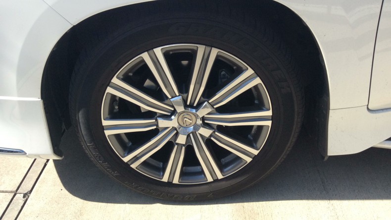 タイヤホイール前