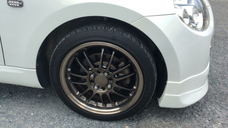 タイヤホイール前