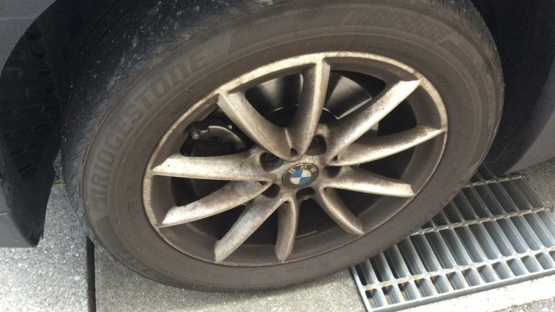 タイヤホイール前