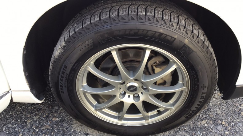 タイヤホイール前