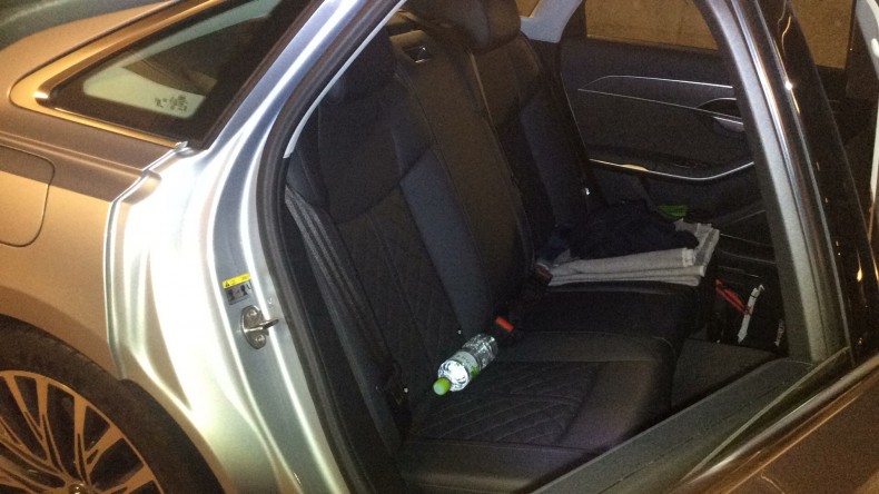 内装後方シート