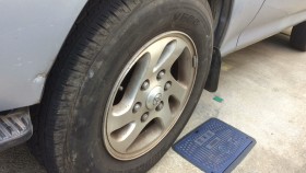 タイヤホイール前