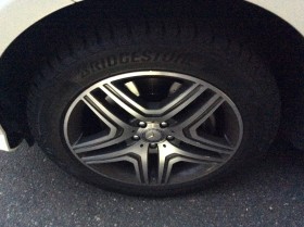 タイヤホイール前