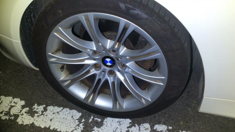 タイヤホイール前