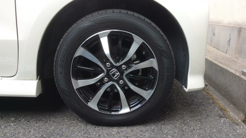 タイヤホイール前