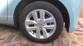 タイヤホイール前