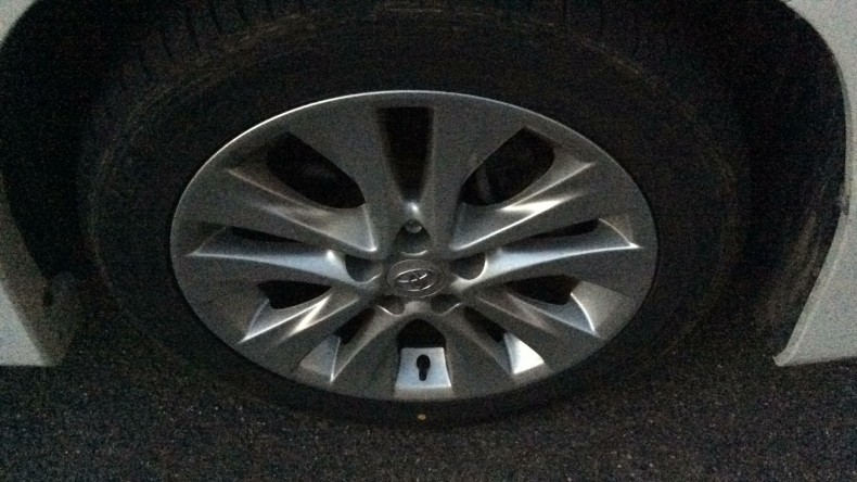 タイヤホイール前